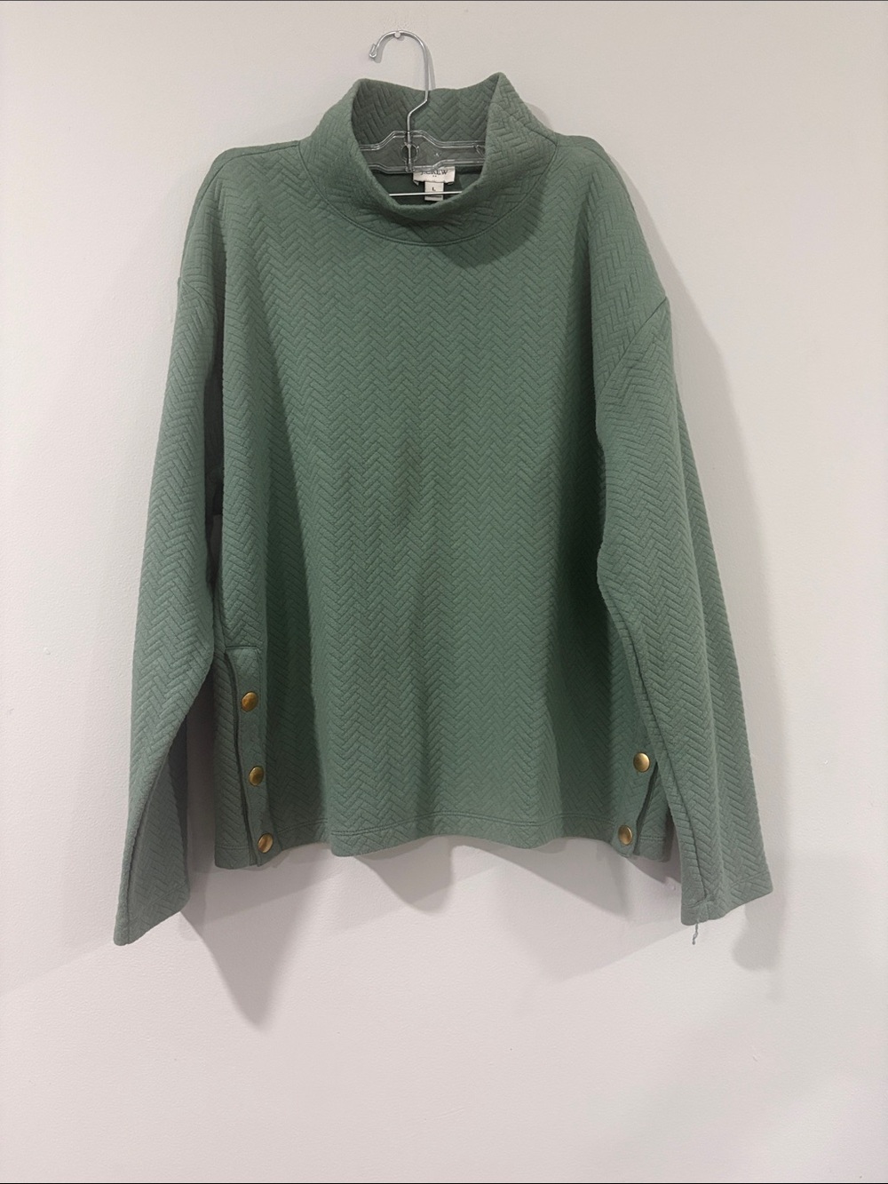 J- CREW SAGE GREEN HERRINGBONE BUTTON  SIDES SWEATER SIZE /L